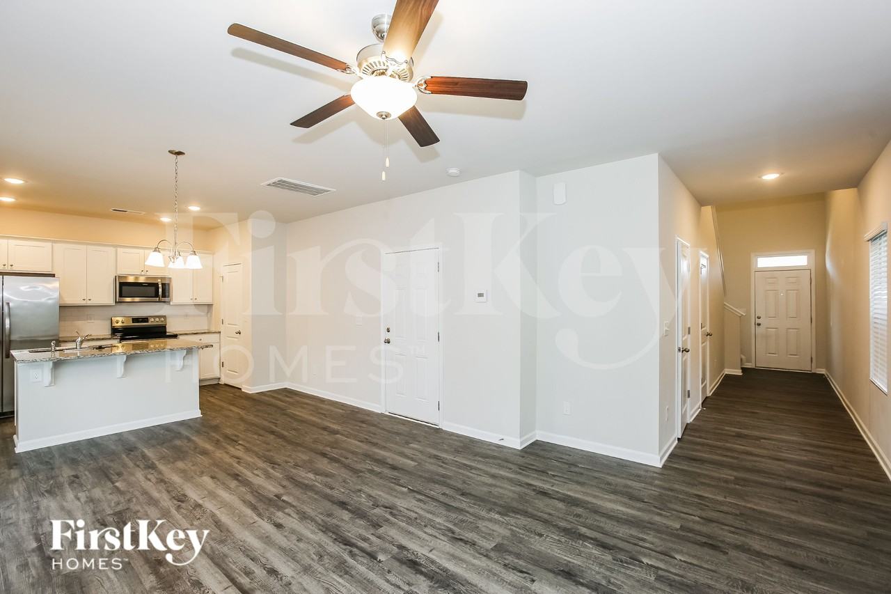 3244 Newell Village Dr - Photo 5 of 16