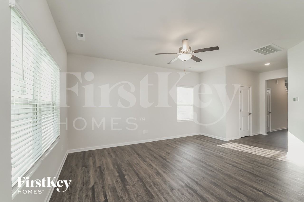 5304 Cobblestone Glen Drive - Photo 4 of 16