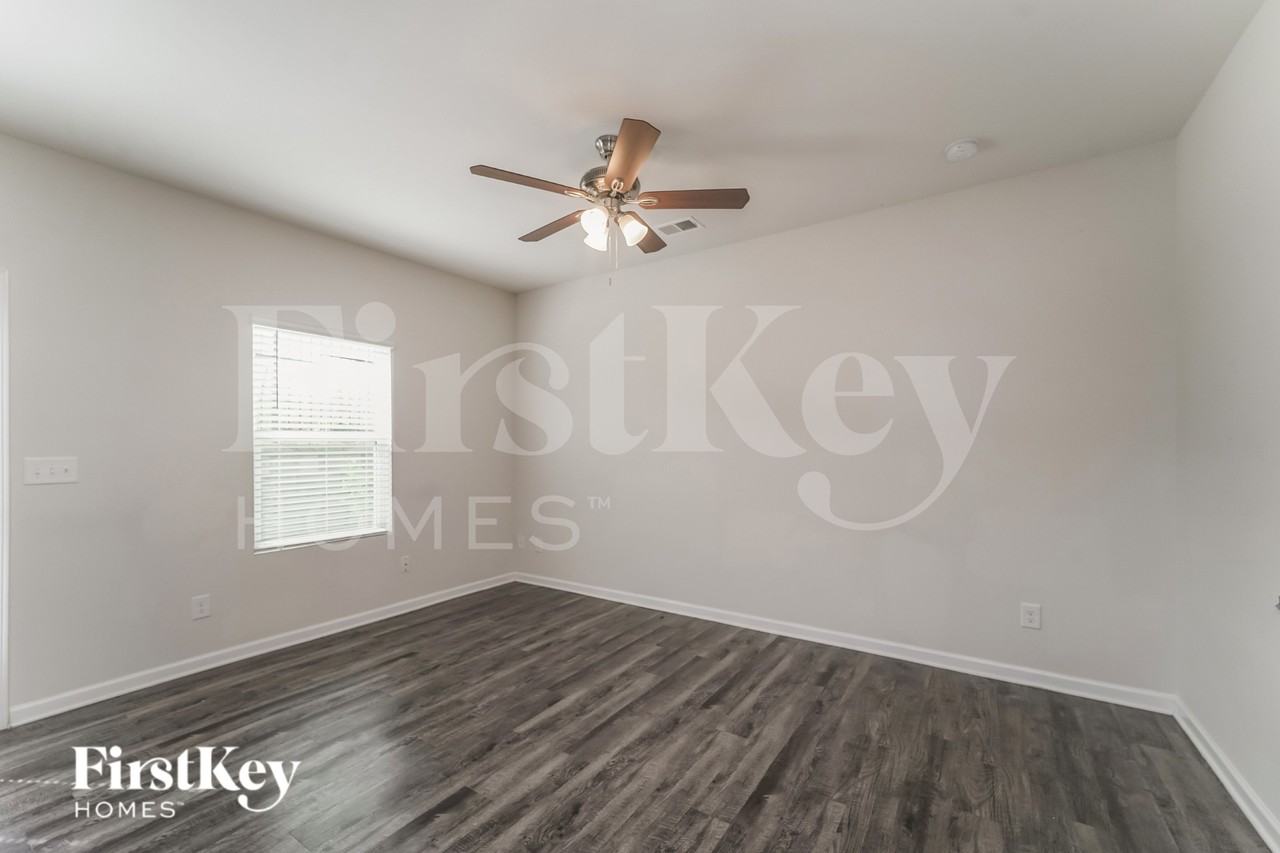 10714 Rivergate Dr NW - Photo 3 of 16