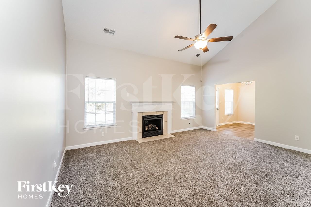 2415 Damascus Dr - Photo 2 of 15