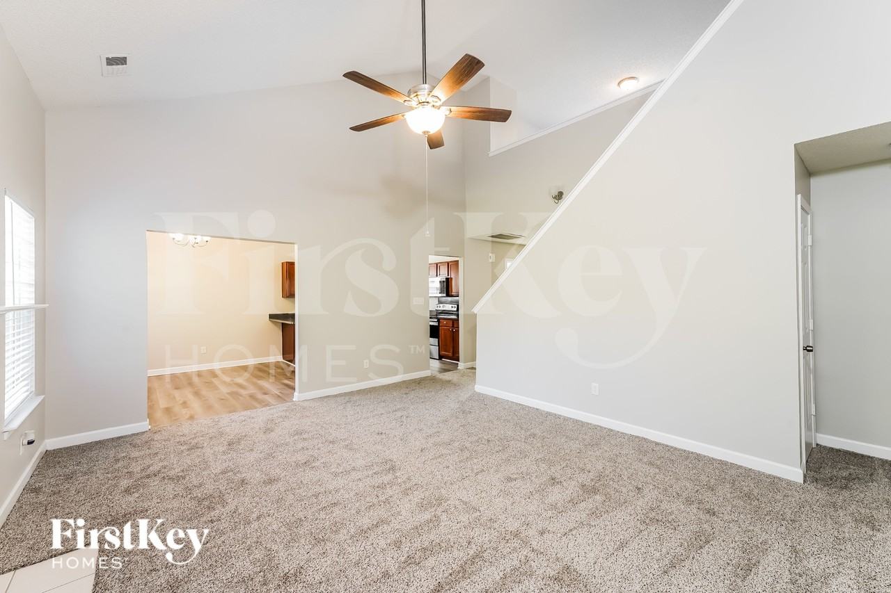 2415 Damascus Dr - Photo 3 of 15