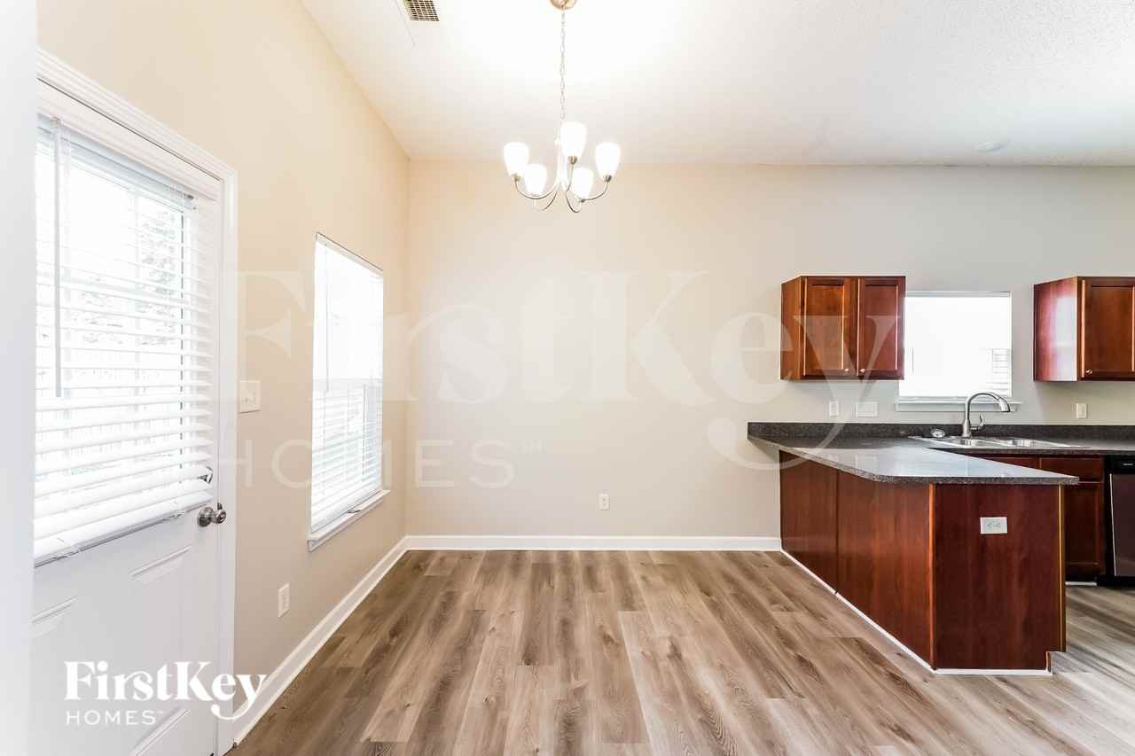 2415 Damascus Dr - Photo 4 of 15