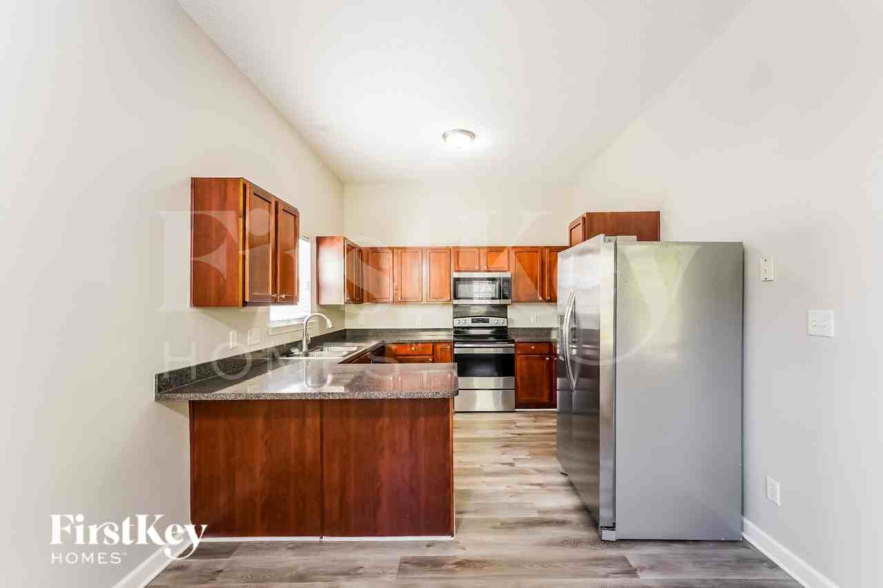 2415 Damascus Dr - Photo 5 of 15