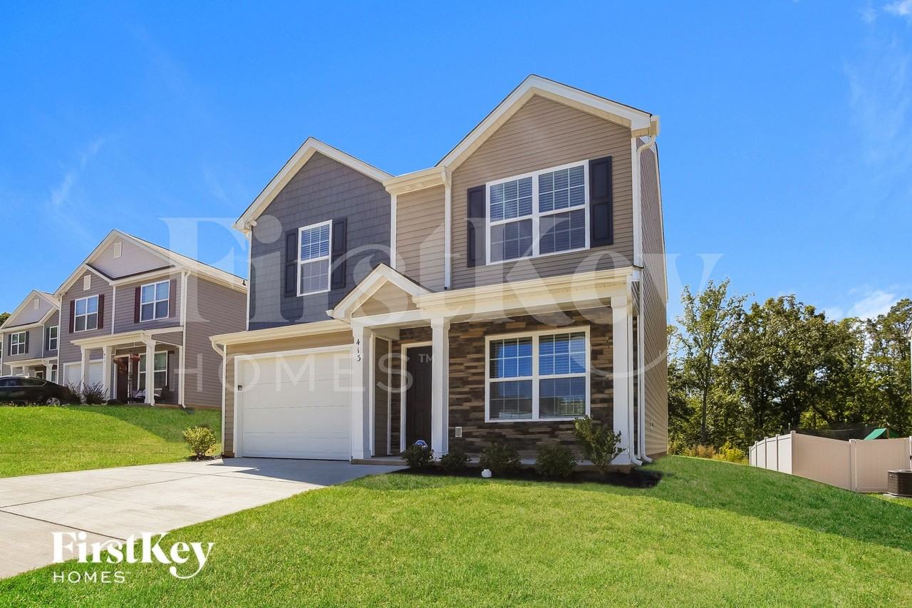 413 Bennington Dr - Photo 3 of 15