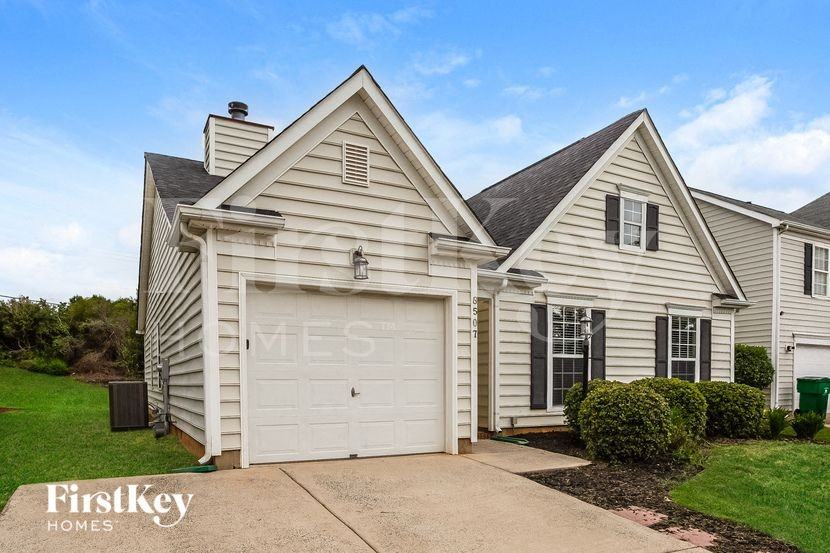 8507 Redstone View Dr - Photo 3 of 15