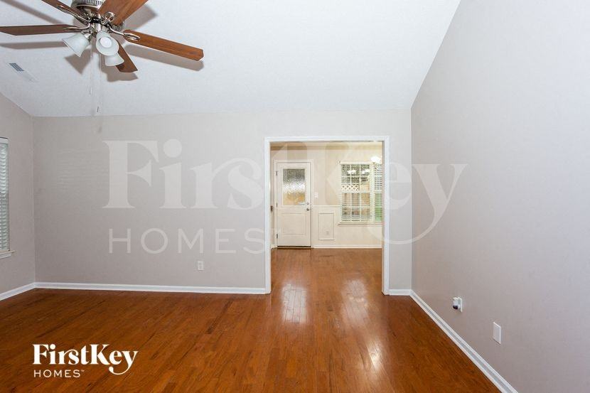 8507 Redstone View Dr - Photo 4 of 15