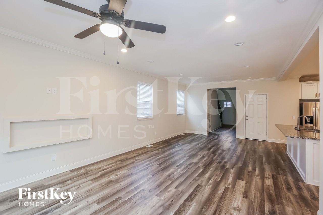 215 Parkwood Dr Nw - Photo 4 of 16