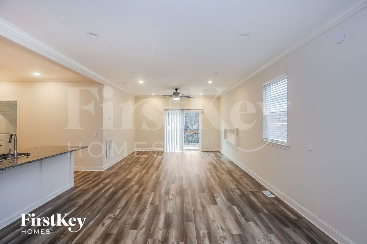 215 Parkwood Dr Nw - Photo 6 of 16