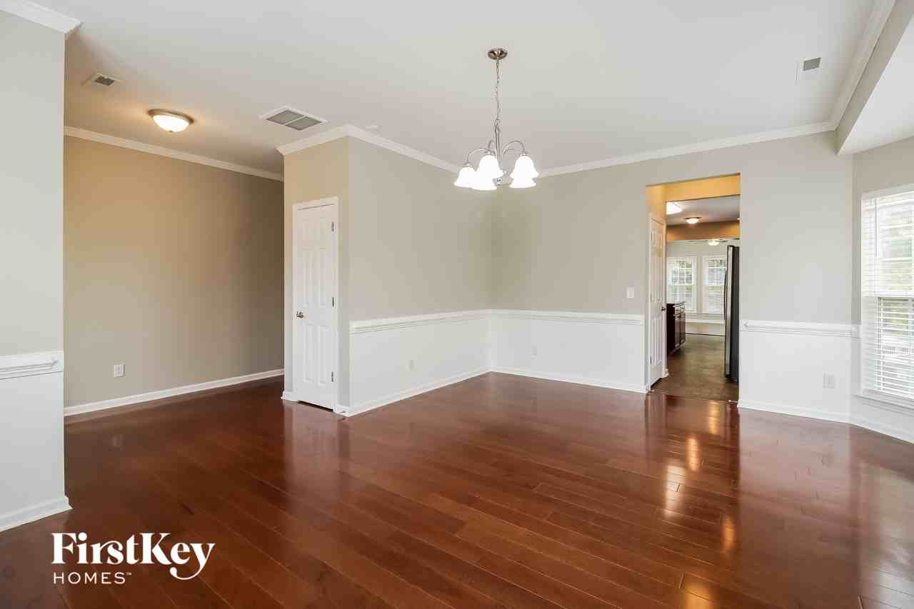 3833 Tonsley Pl - Photo 3 of 15