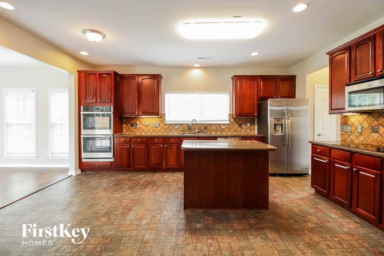 3833 Tonsley Pl - Photo 5 of 15