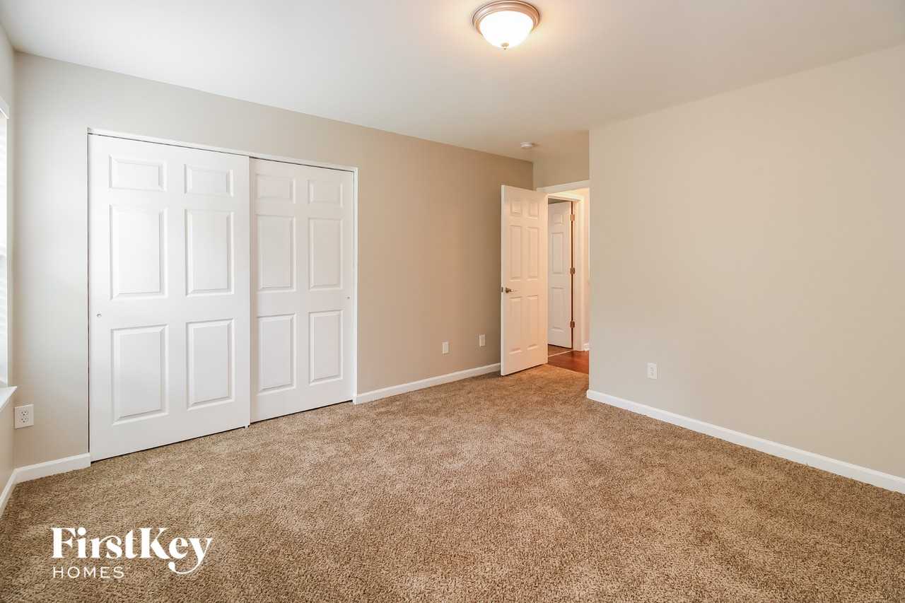 3833 Tonsley Pl - Photo 7 of 15