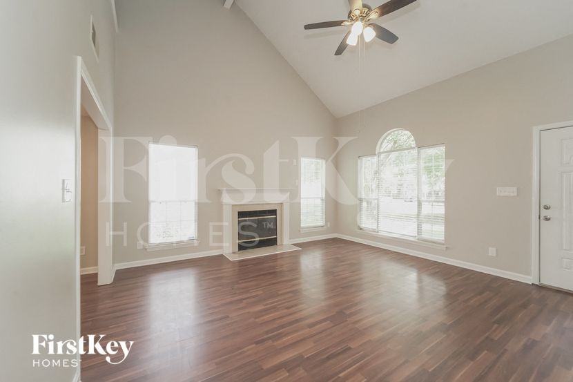 8111 Martindale Ln - Photo 5 of 15