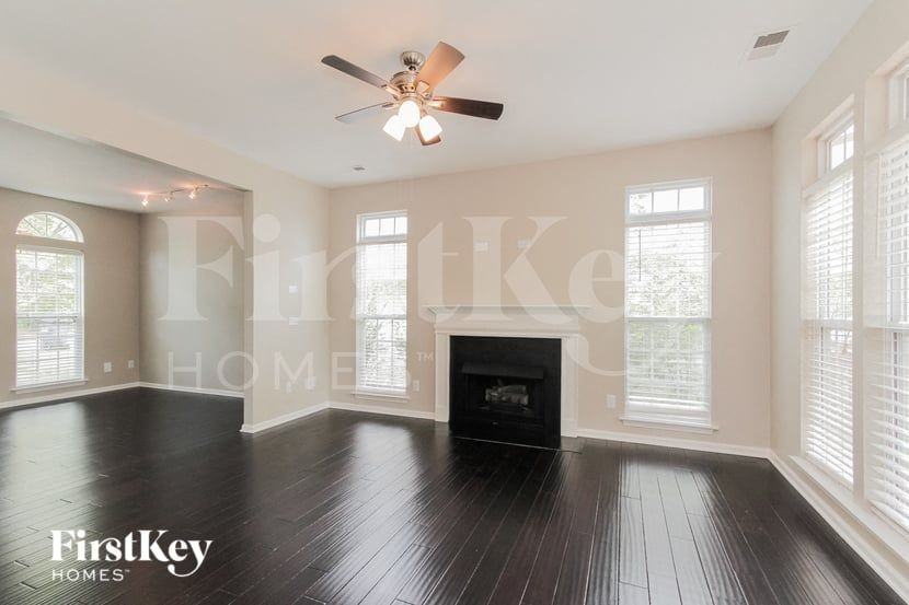 7336 Rock Island Rd - Photo 4 of 15