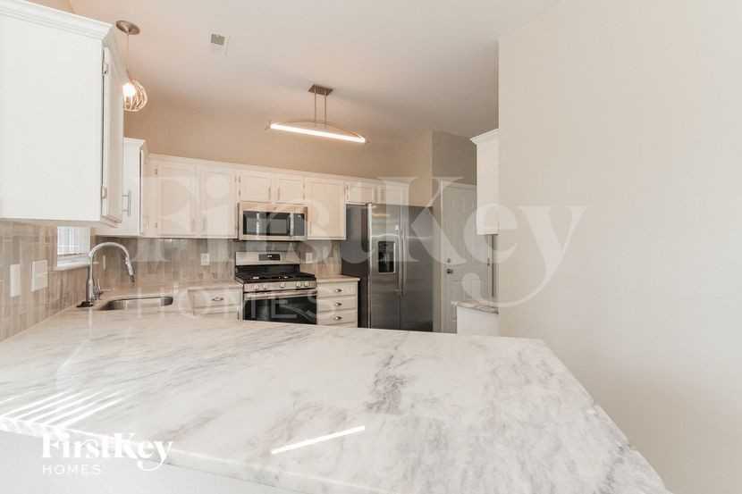 7336 Rock Island Rd - Photo 5 of 15