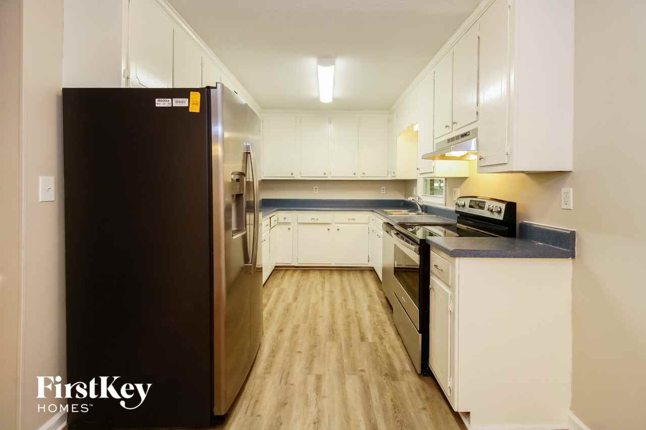 625 Scott Dr - Photo 6 of 15