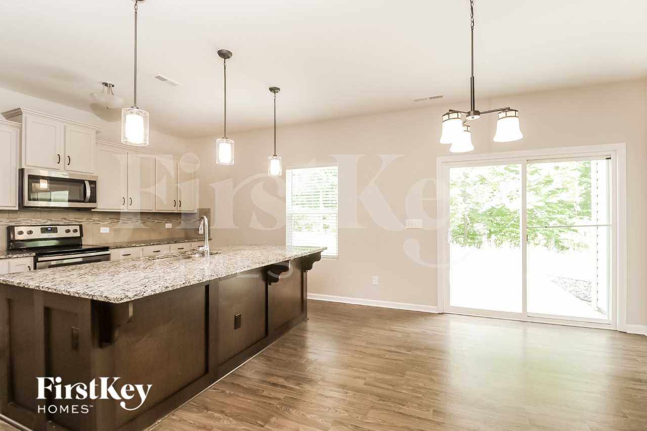 8000 Camden Xing - Photo 5 of 16