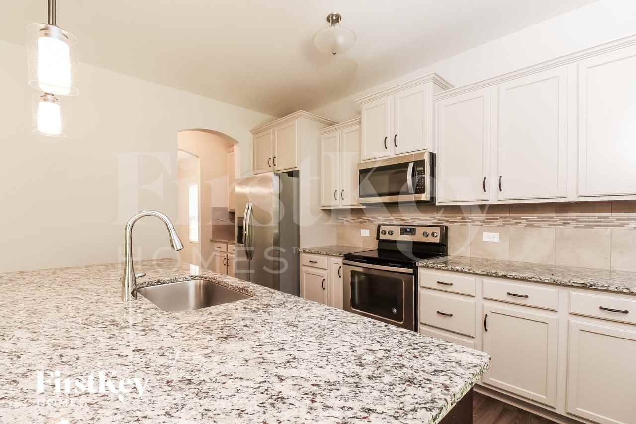 8000 Camden Xing - Photo 7 of 16