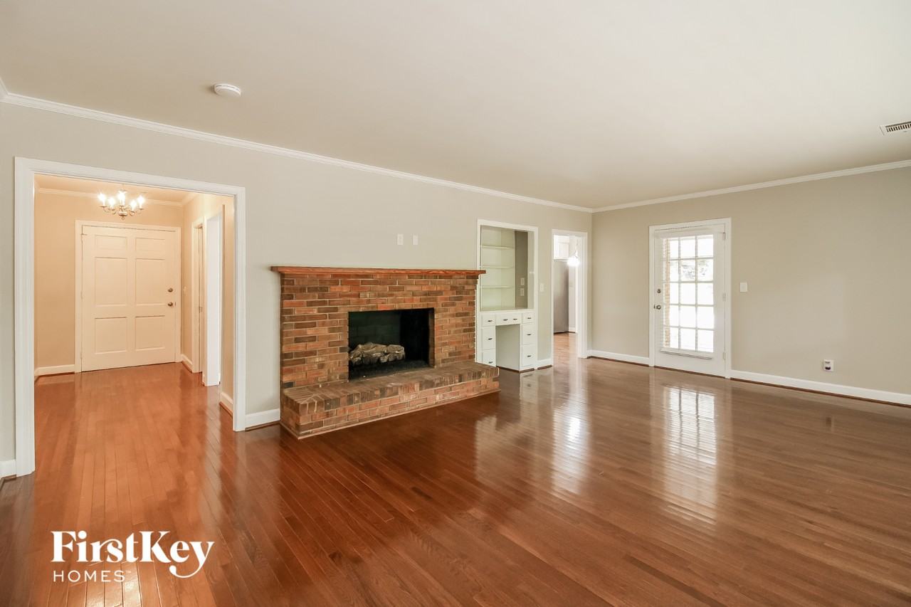 401 Idlewild Dr - Photo 2 of 15