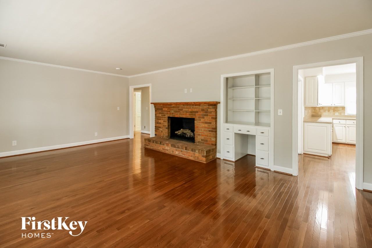 401 Idlewild Dr - Photo 3 of 15