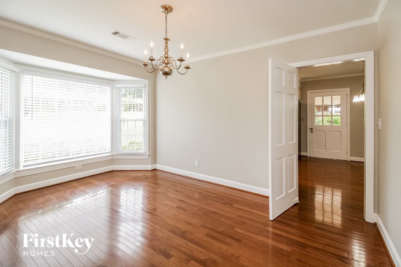 401 Idlewild Dr - Photo 4 of 15