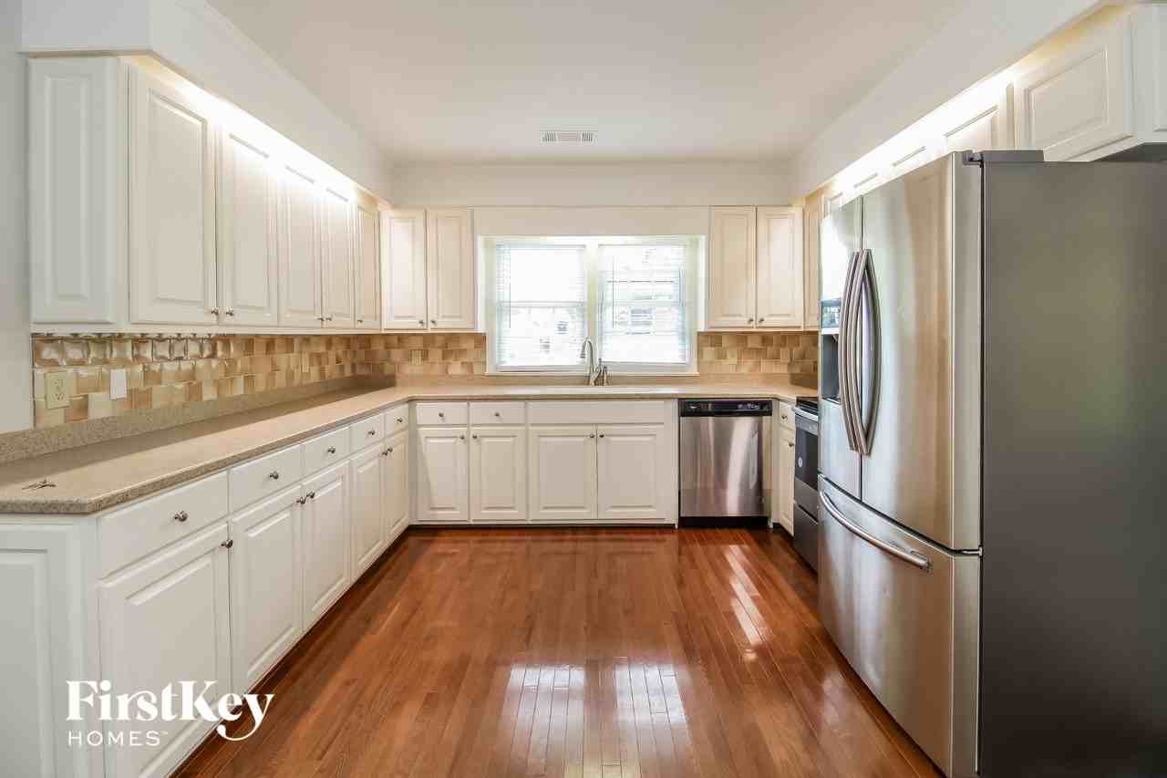 401 Idlewild Dr - Photo 5 of 15