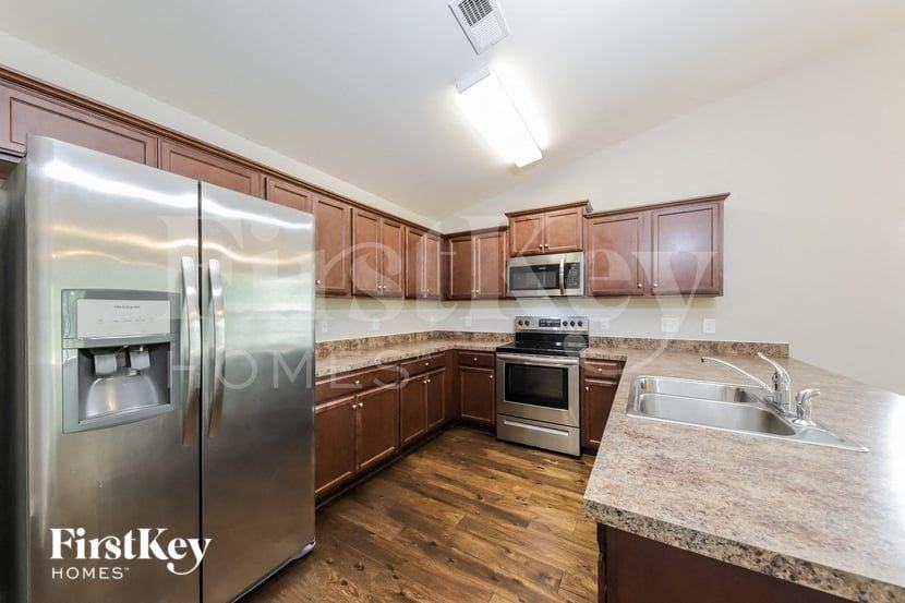 1049 Solstice St - Photo 5 of 15