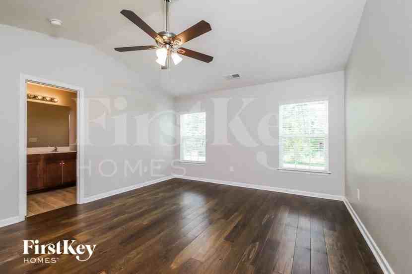 1049 Solstice St - Photo 7 of 15