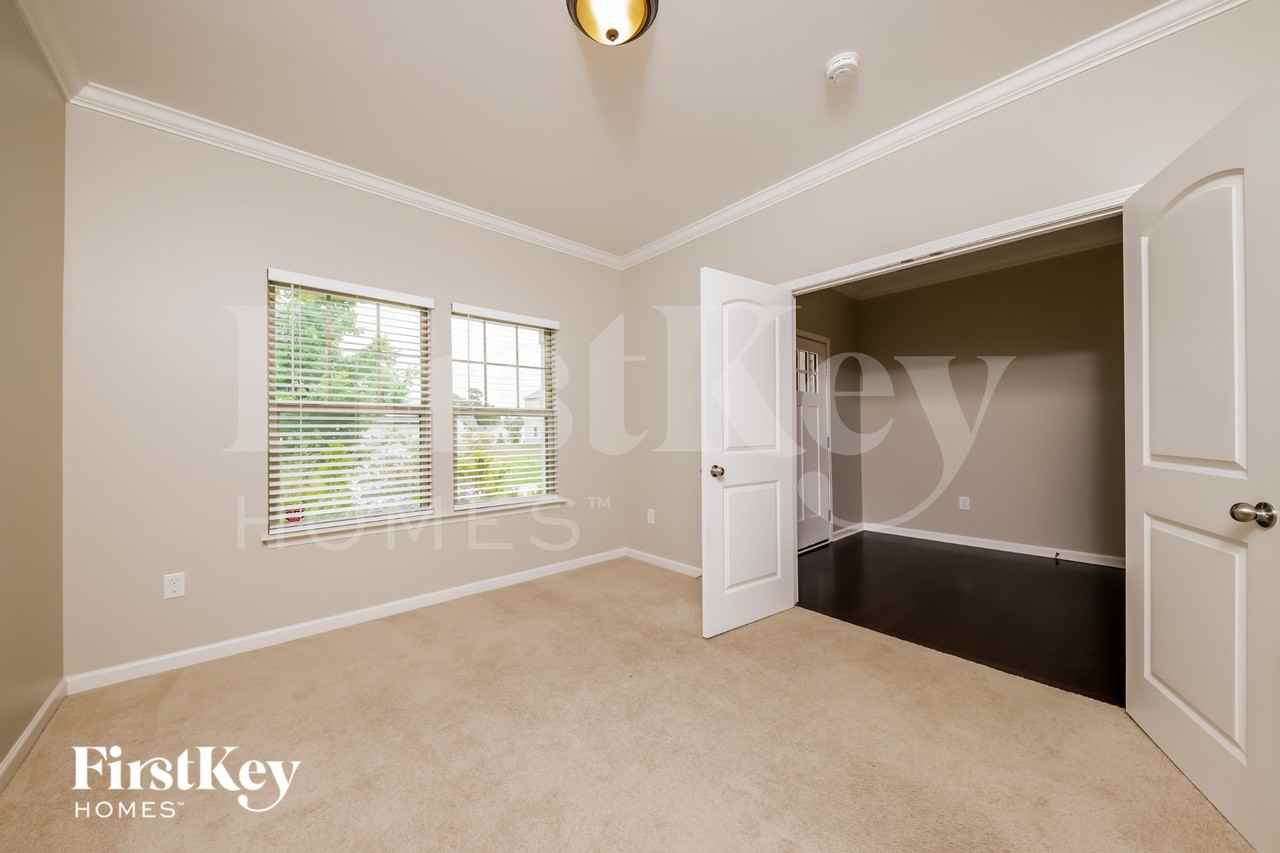 1691 Pinnacle Oaks Dr - Photo 2 of 15