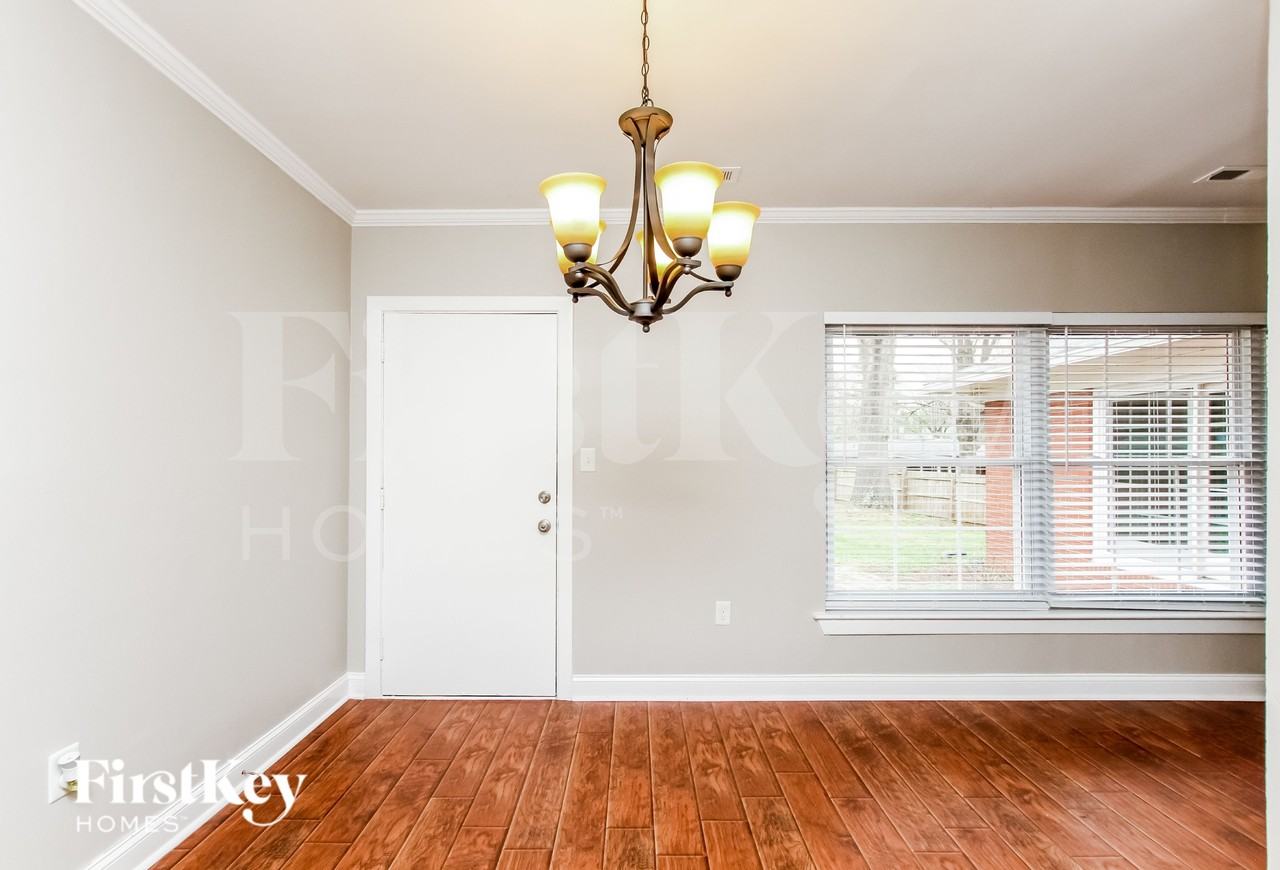 240 Palaside Drive Northeast - Photo 5 of 15