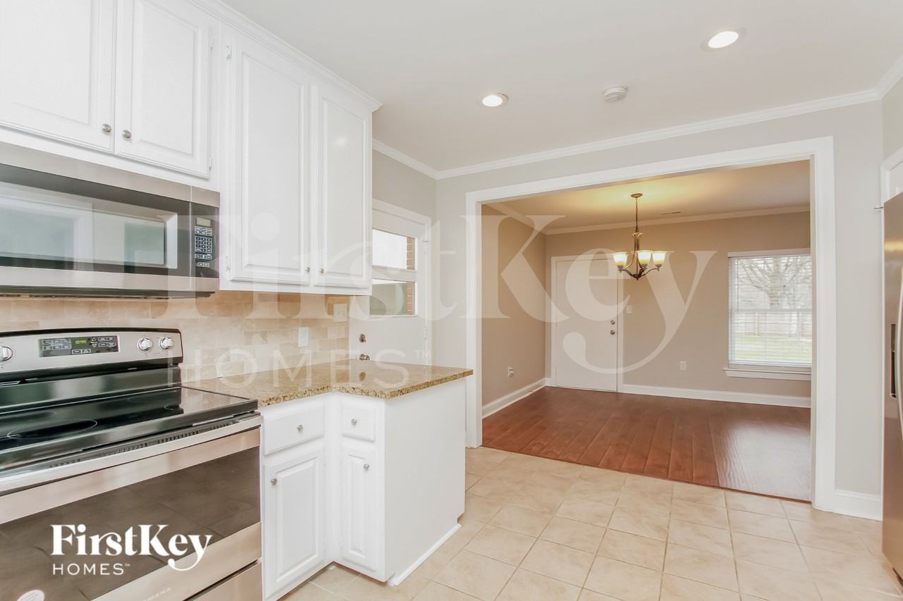 240 Palaside Drive Northeast - Photo 6 of 15