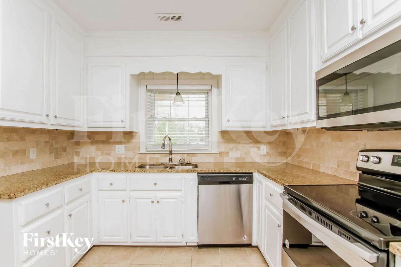 240 Palaside Drive Northeast - Photo 7 of 15