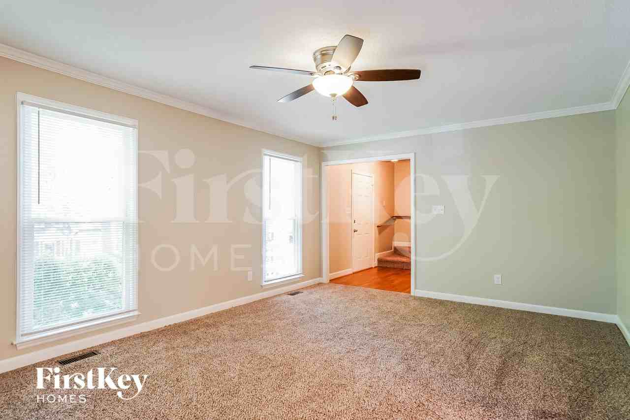 202 Dalmeny Dr - Photo 4 of 15