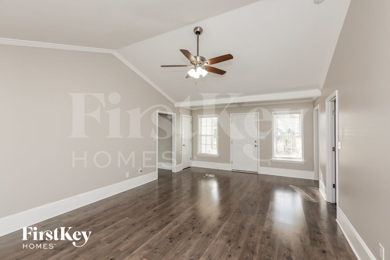 3104 Kelly Grove Ln - Photo 4 of 15