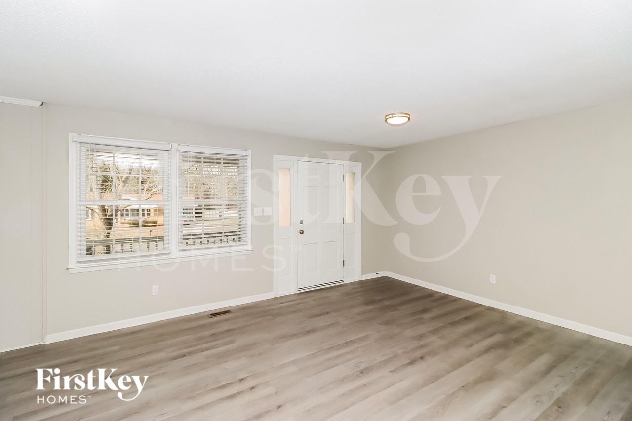 4842 Greenwood Dr - Photo 6 of 16