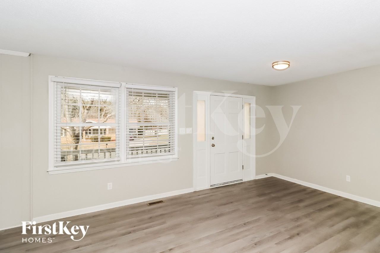 4842 Greenwood Dr - Photo 7 of 16