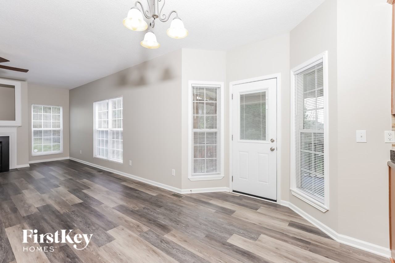 8709 Gooch Ct - Photo 4 of 15