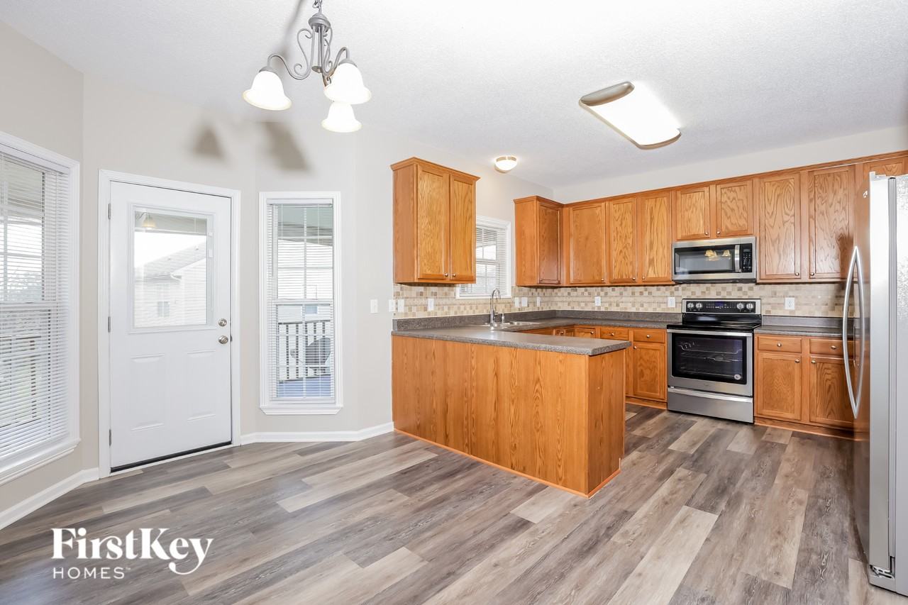 8709 Gooch Ct - Photo 6 of 15