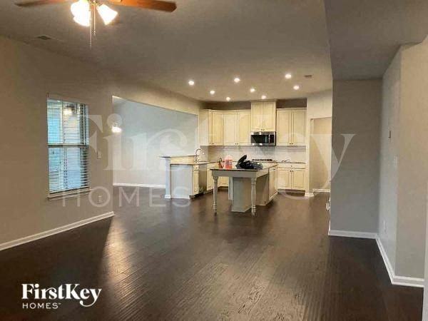 1509 Scarbrough Circle Southwest - Photo 3 of 11