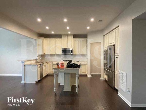 1509 Scarbrough Circle Southwest - Photo 5 of 11