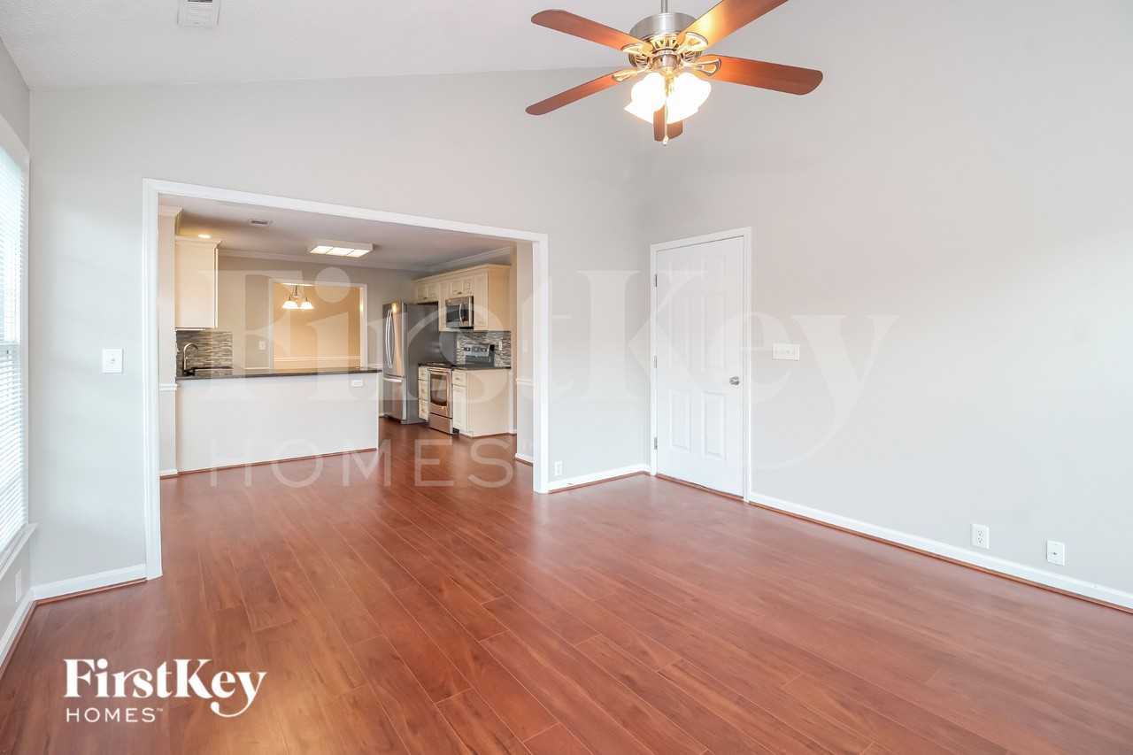 1608 Ballard Ct - Photo 2 of 15