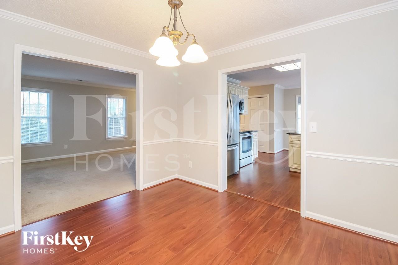 1608 Ballard Ct - Photo 3 of 15