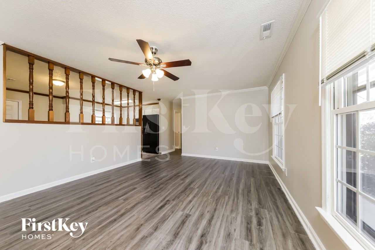 2016 Claxton Drive Southwest - Photo 4 of 15