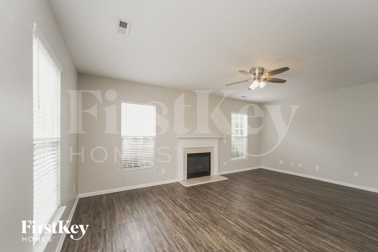 5525 Rogers Road - Photo 4 of 16