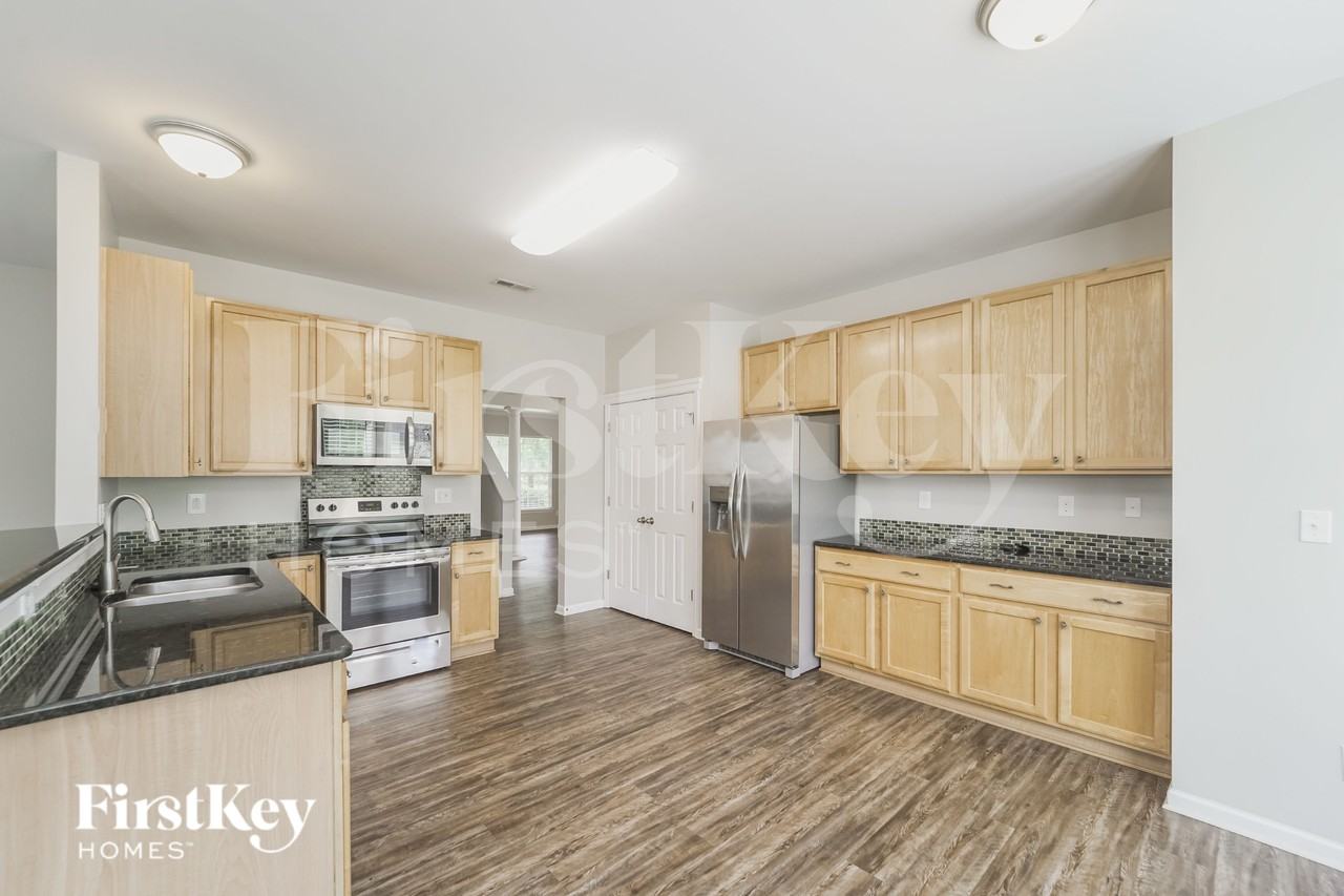 5525 Rogers Road - Photo 5 of 16