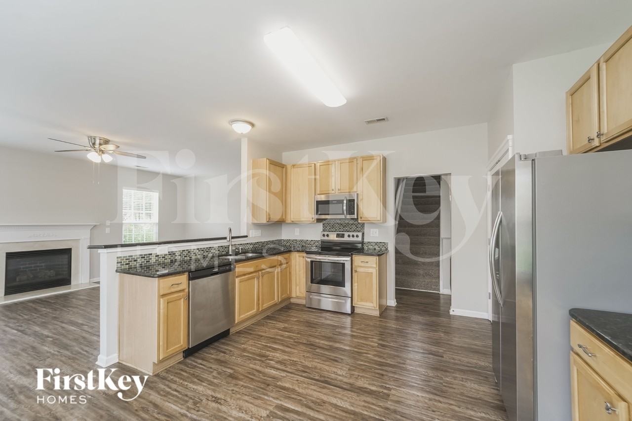 5525 Rogers Road - Photo 6 of 16