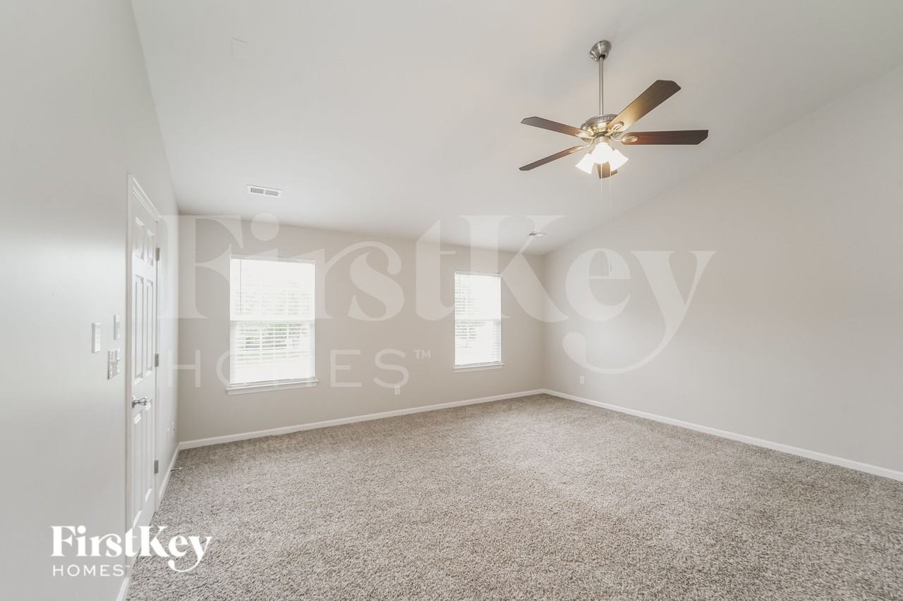 5525 Rogers Road - Photo 7 of 16