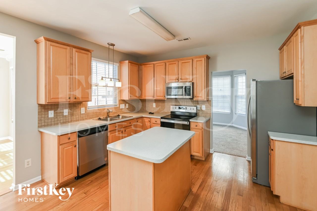 3121 Crisp Wood Ln - Photo 6 of 15