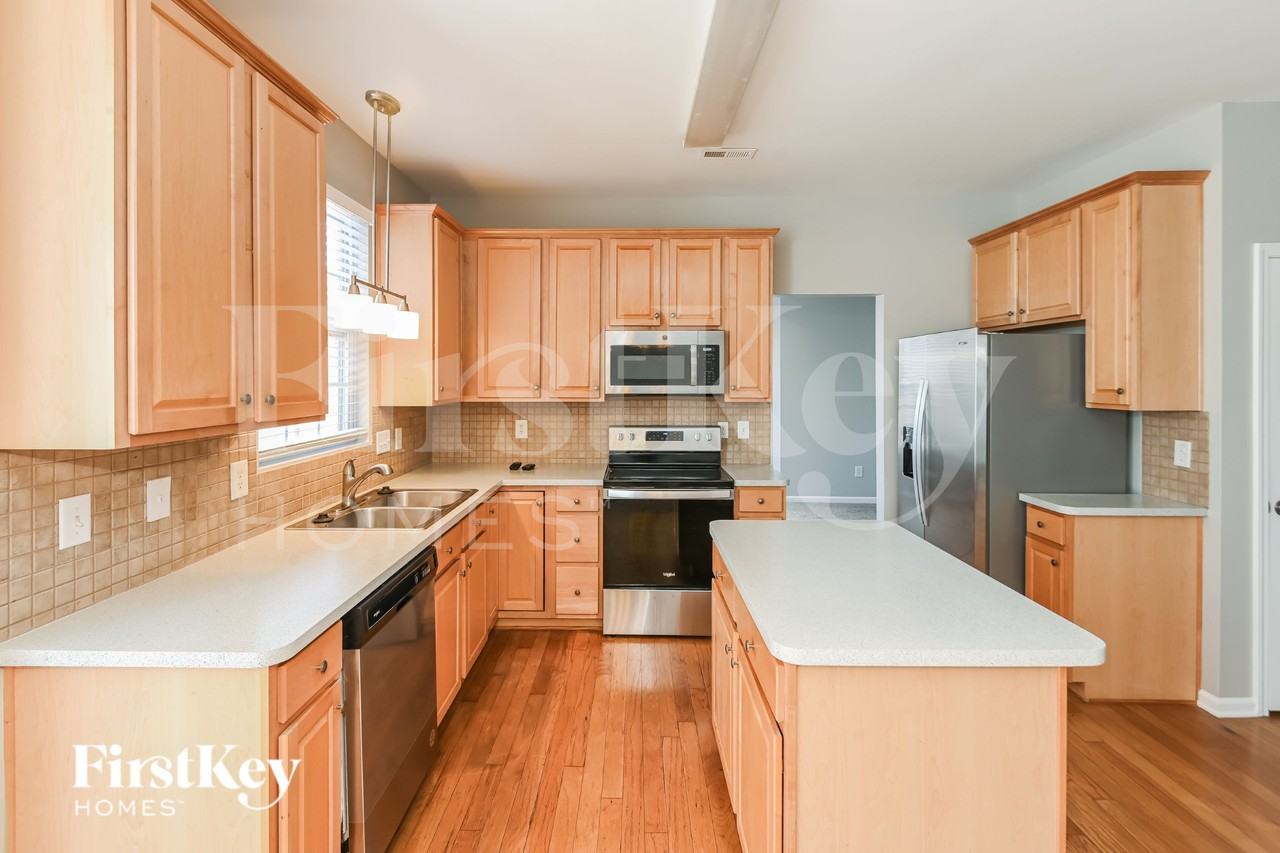 3121 Crisp Wood Ln - Photo 7 of 15