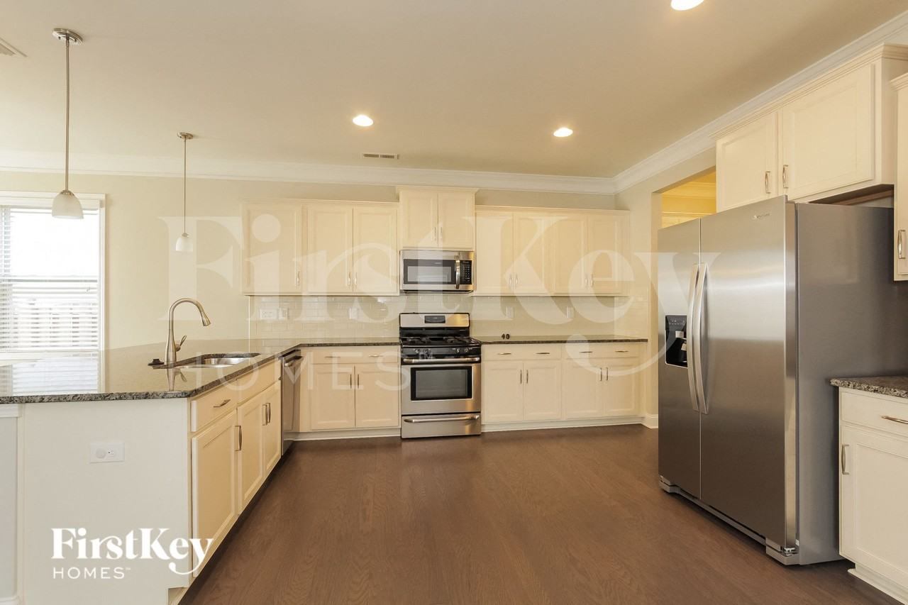 8137 Kalson St - Photo 7 of 15