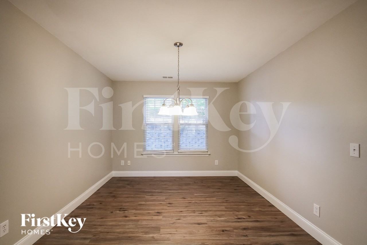 130 Meadow Pond Ln - Photo 6 of 17